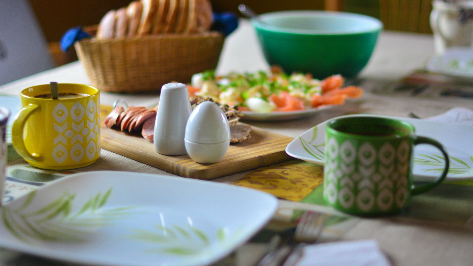Table set with baskets of freshly cooked food ready for serving